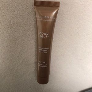 Body Blur HD Skin Finish in Latte // Medium-Dark